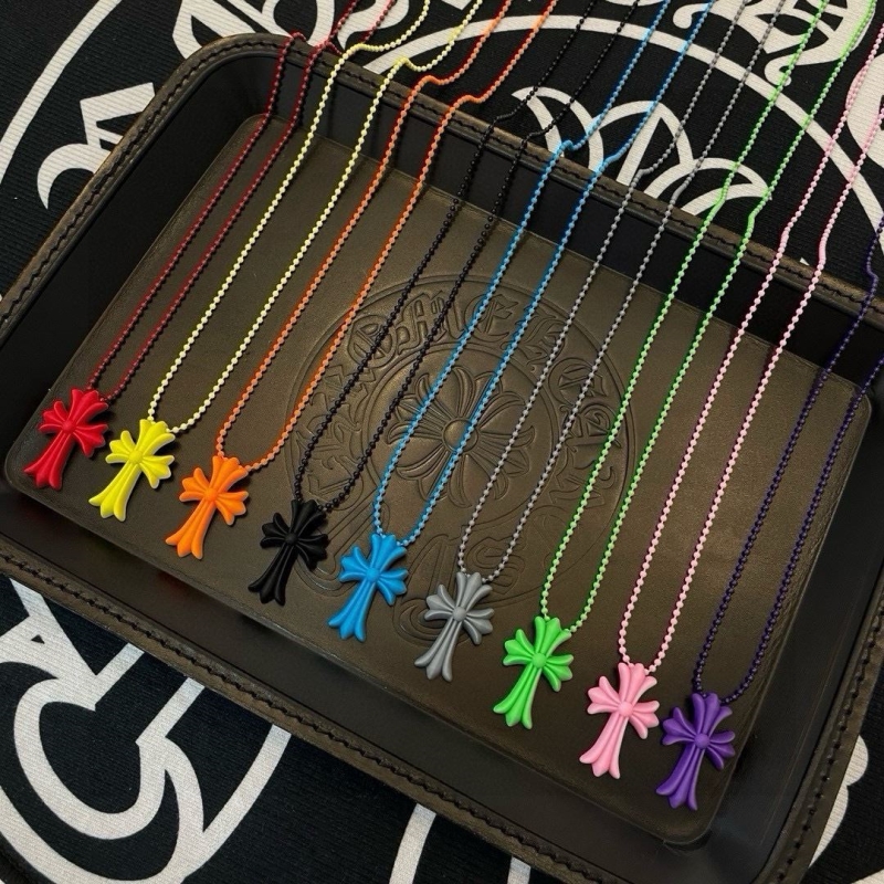 Ch*0me He**ts necklaces